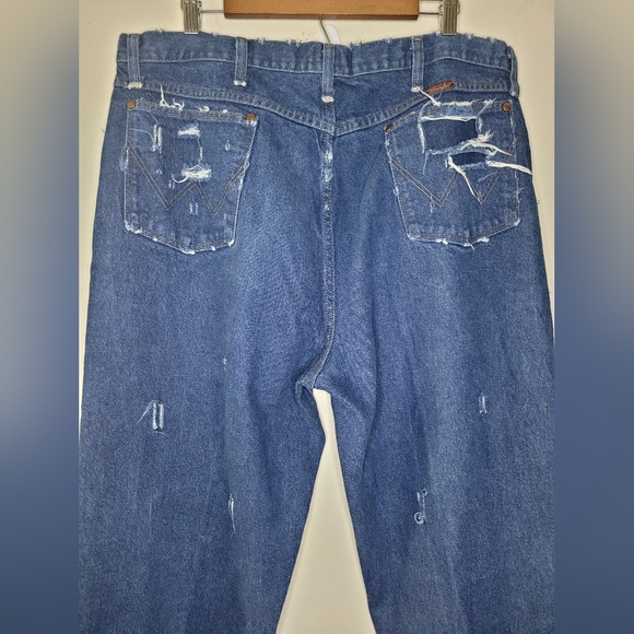 VTG Wrangler Custom Distressed Baggy Relaxed Straight Cowboy Cut Jeans 40x36 - Picture 6 of 7